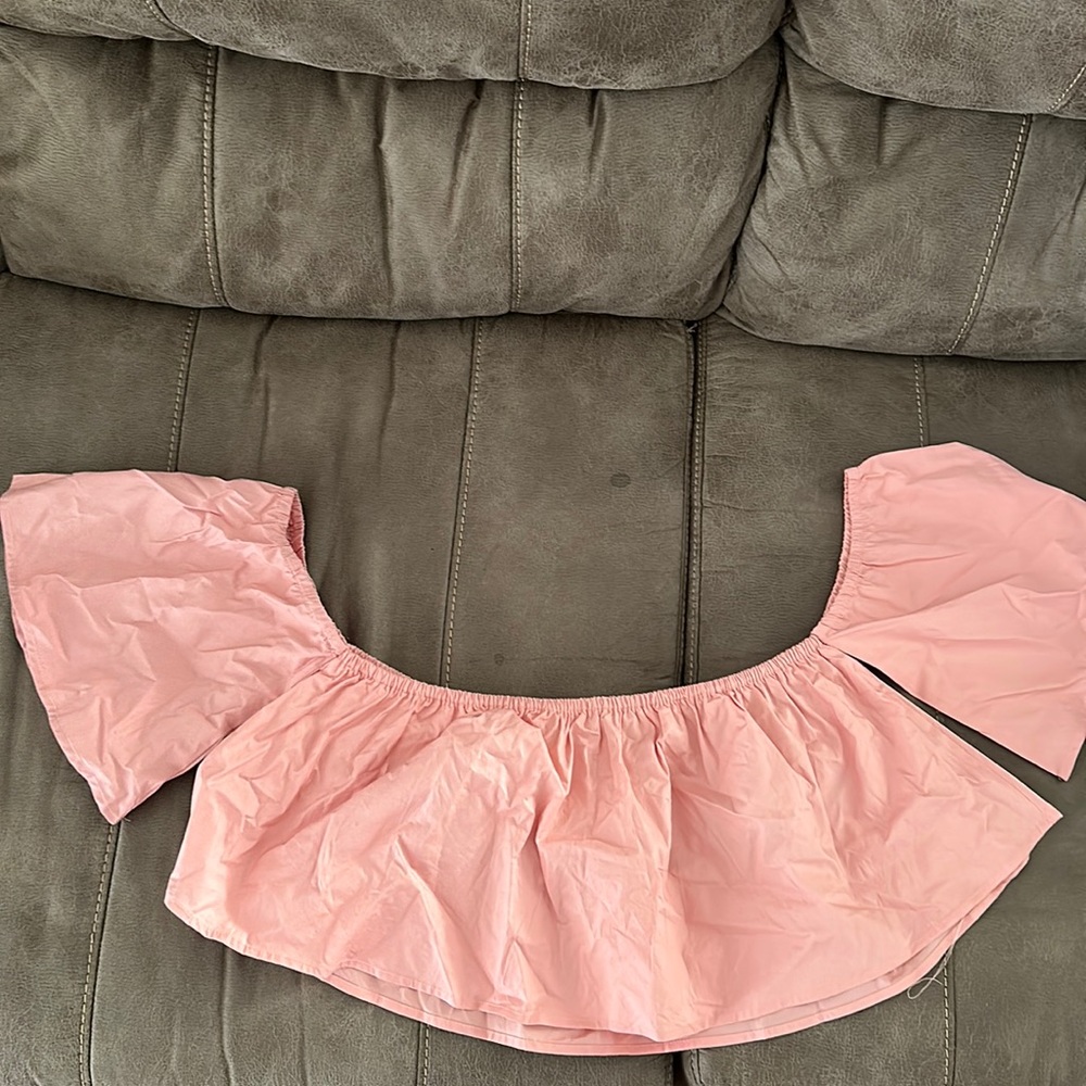 Off shoulder, crop top
